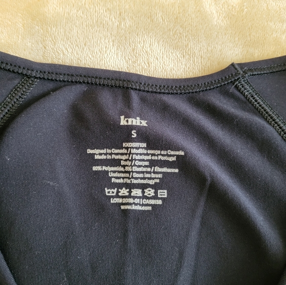 Knix sweat proof v neck tshirt - Picture 4 of 4